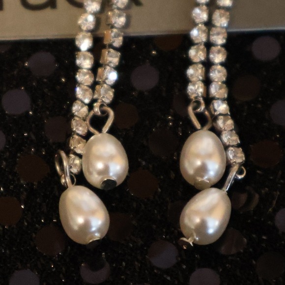 Nordstrom Rack Bow Rhinestone Pearl Drop Earrings Bridal Wedding Silver White - Picture 3 of 6